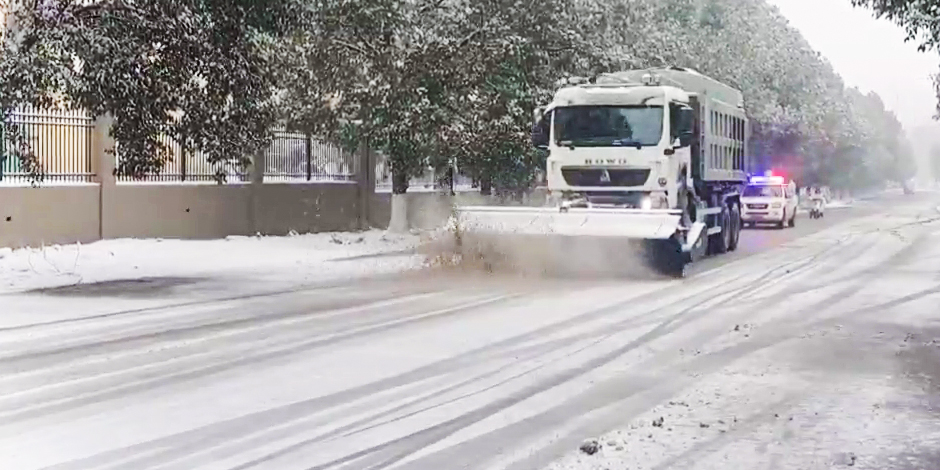 家宝园林：战风雪 斗严寒 保畅通